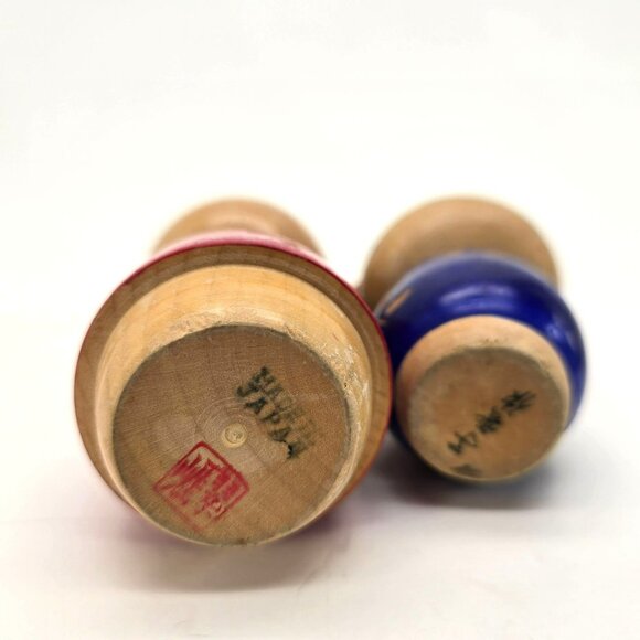 Vintage Japanese Kokeshi Dolls Handcrafted Wooden Pair Red Blue JE129 - Picture 8 of 8